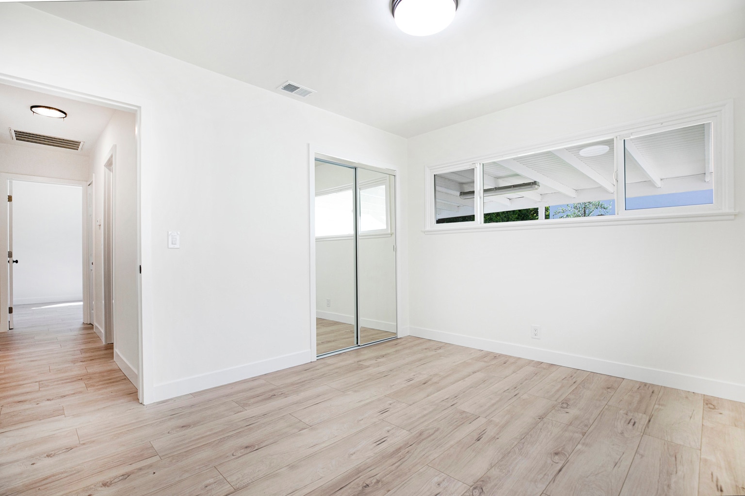 Building Photo - 1061 E Santa Anita Ave