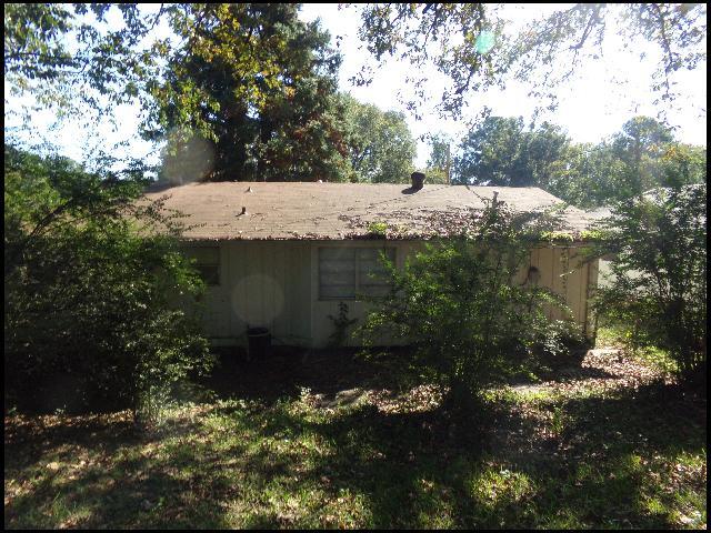 Building Photo - 8 Utica Ln