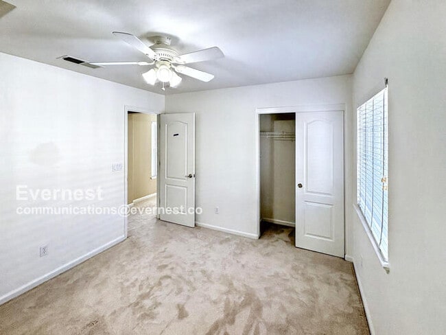 Building Photo - 246 W Recreo Way