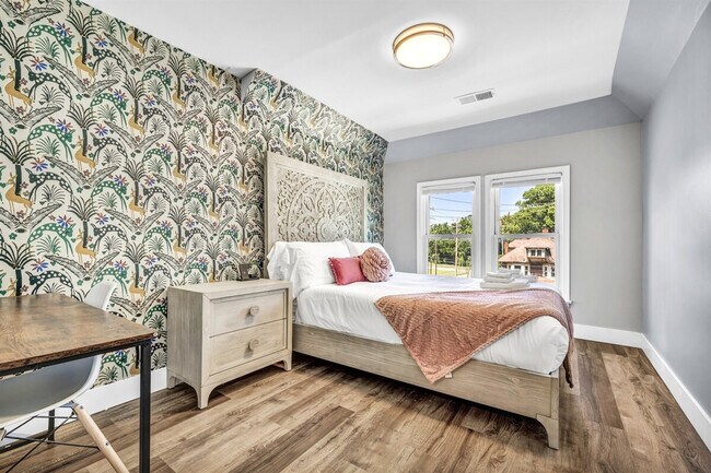 Building Photo - 1501 E 105th St