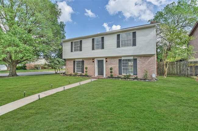 Building Photo - 7003 Huntbrook Dr