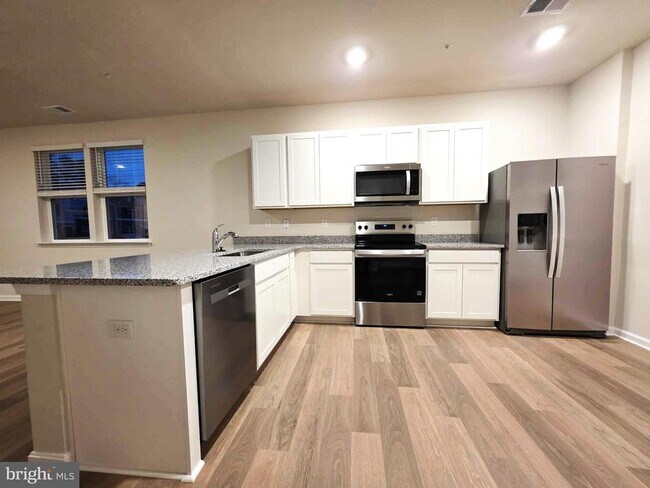 Building Photo - 822 Mersey Ln