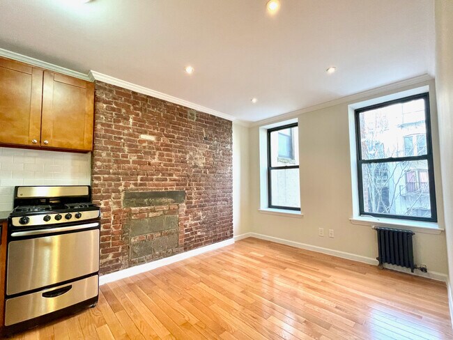 Building Photo - 239 Henry St