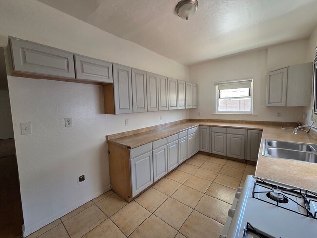 Building Photo - Phoenix 3 Bed/2 Bath
