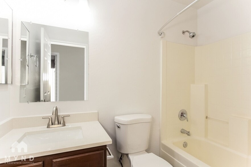 Building Photo - 3412 W Fraktur Rd