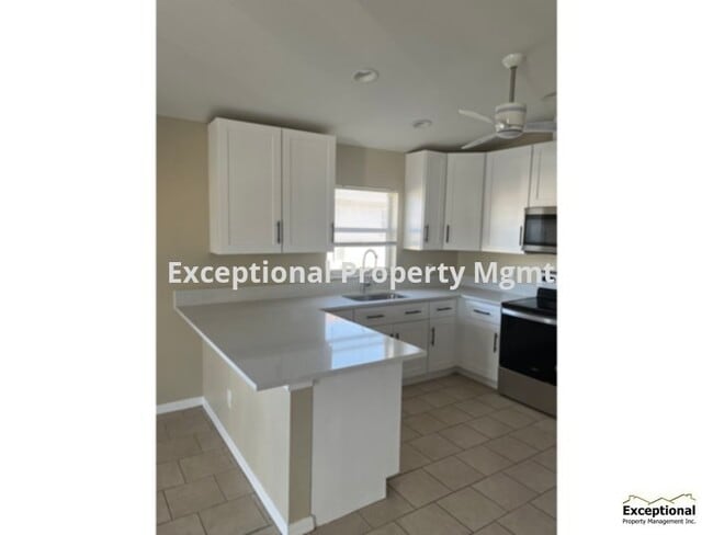 Building Photo - 2x2 Duplex with Garage! Available Now! Own...