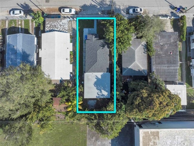 Building Photo - 6940 NW 6th Ct