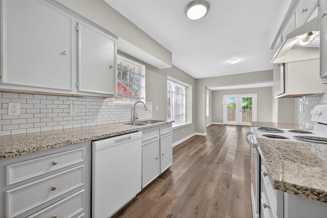 Building Photo - 5243 Wickview Ln