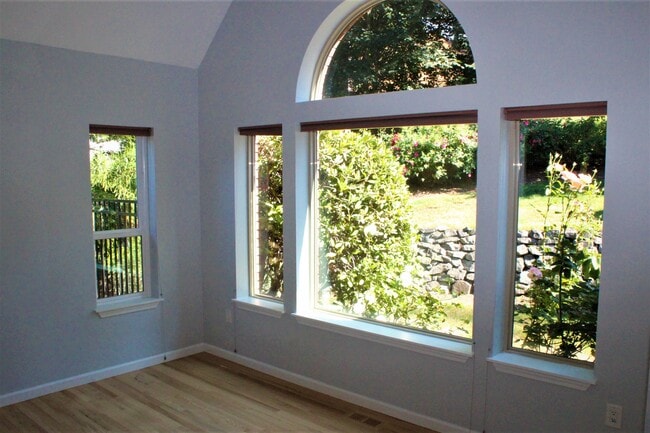 Building Photo - 321 Keach Ct