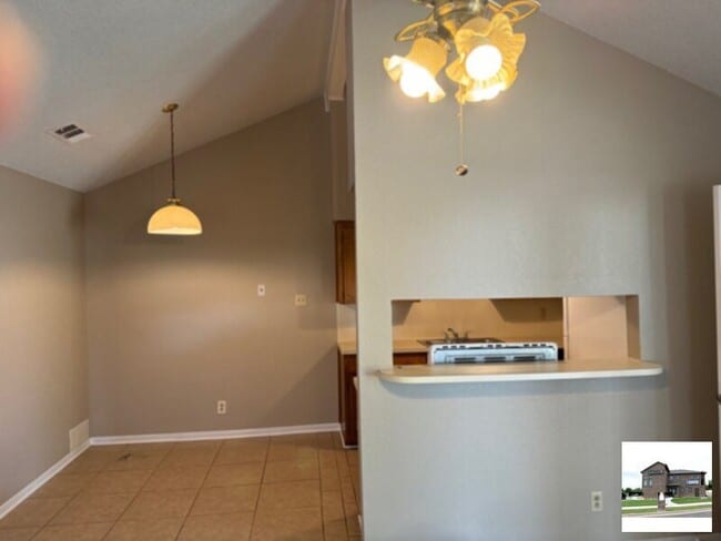 Building Photo - 1713 Mona Dr