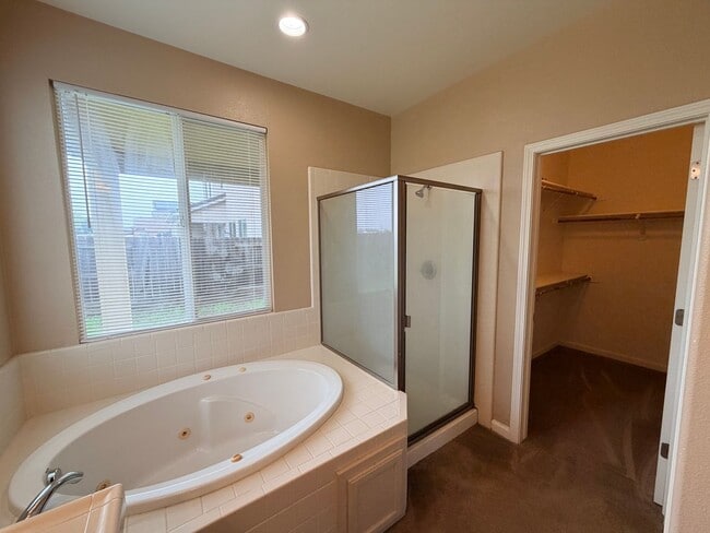 Building Photo - 1146 Oatgrass Way