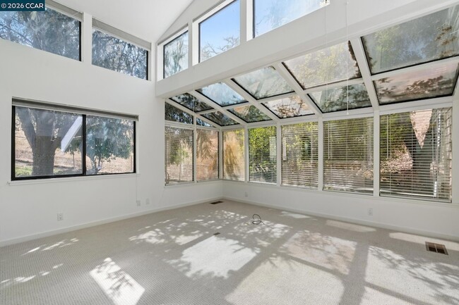 Building Photo - 660 La Casa Via
