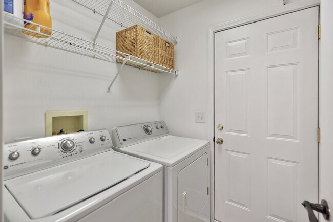 Building Photo - 405 Whispering Ln