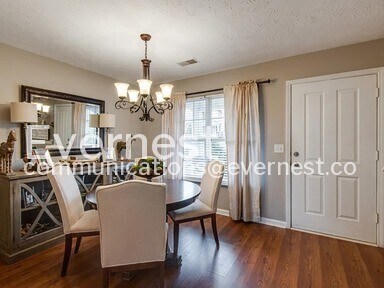 Building Photo - Special Offer: Sign an 8-10 month lease term and take advantage of a $500 move-in discount!/2-Bed...