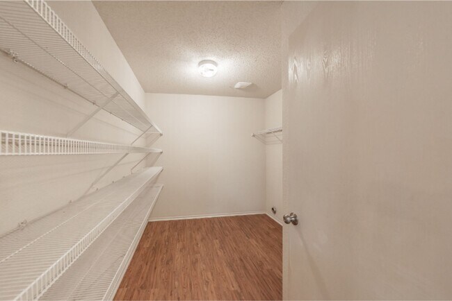 Building Photo - 10325 Bear Hollow Dr