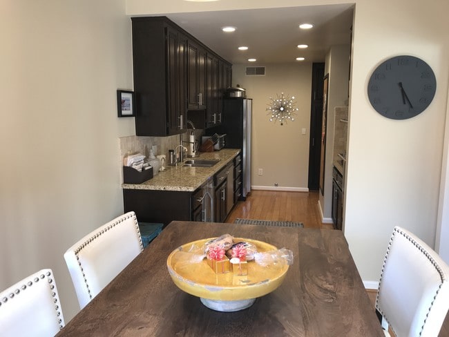 Kitchen/ breakfast nook - 2663 S Centinela Ave