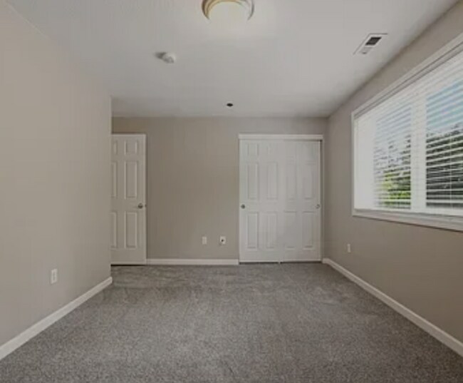 Building Photo - Camas 4 Bedroom Home with Central AC, Fireplace & Fenced Yard Near Downtown!