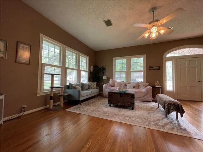 Building Photo - 801 Hudgins St