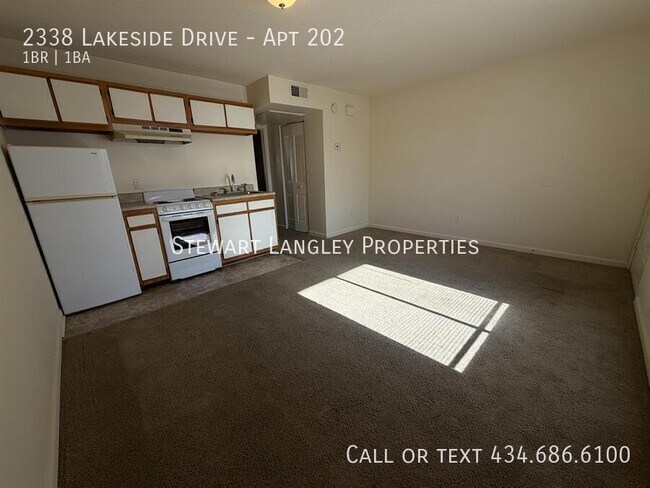 Building Photo - 2338 Lakeside Dr