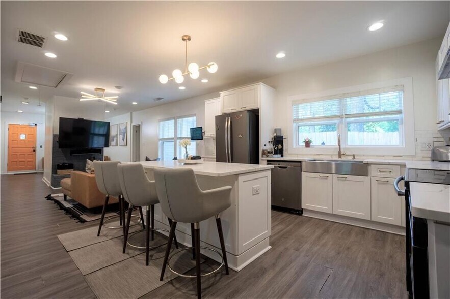 Building Photo - 811 King Rd