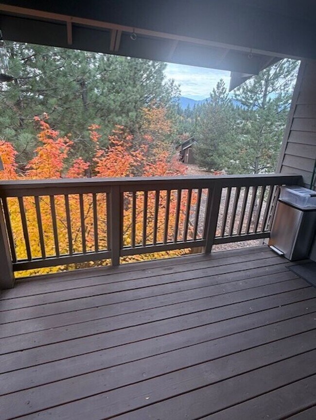 Building Photo - Adorable Roslyn Ridge Condo