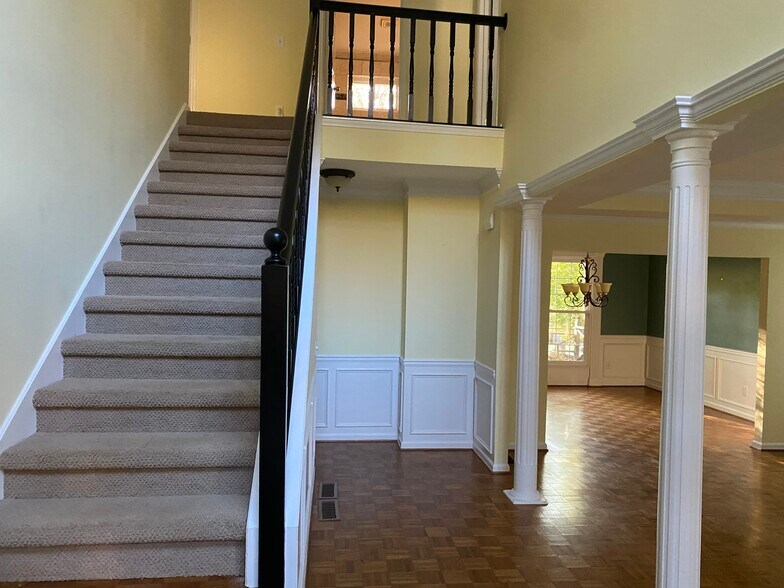Building Photo - 4440 Pinehollow Ct