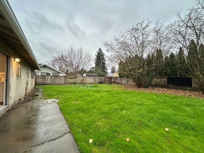 Building Photo - Freshly Updated 3-Bedroom Home with Spacious Backyard and Garage
