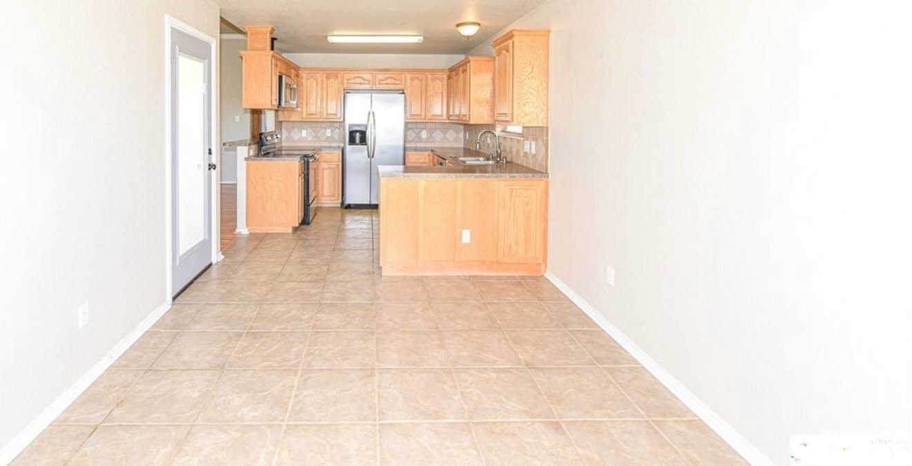 Building Photo - 2501 Lindsey Dr