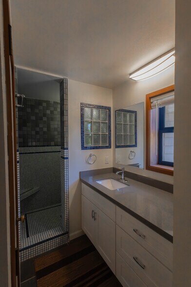 Building Photo - 207 3rd St