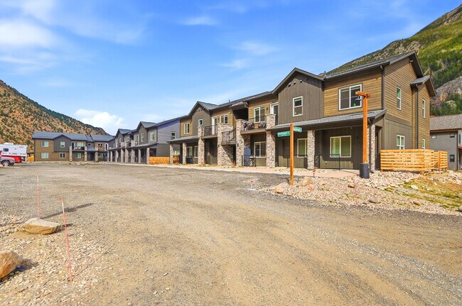 Building Photo - 2115 Hummingbird Wy