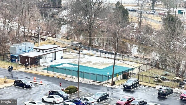 Building Photo - 4600 Duke St