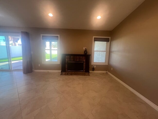 Building Photo - Beautiful upgraded 3 bedroom home in Orangecrest!