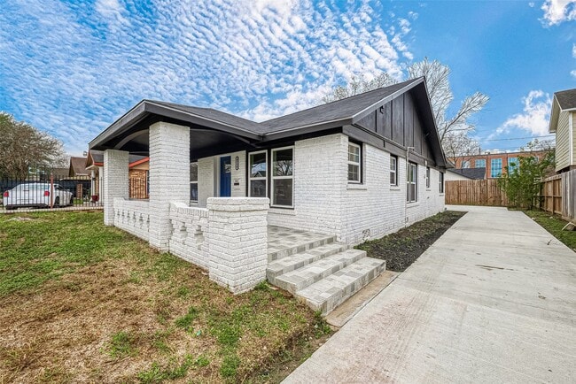 Building Photo - 4726 Pease St