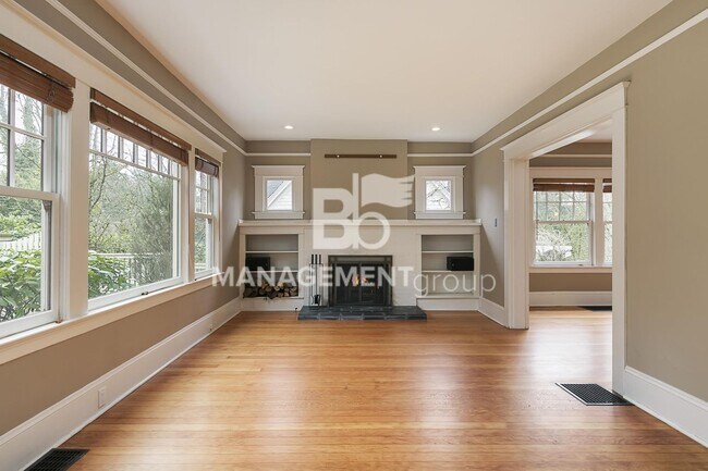 Building Photo - Stunning Historic Bungalow Just Minutes From City Center!