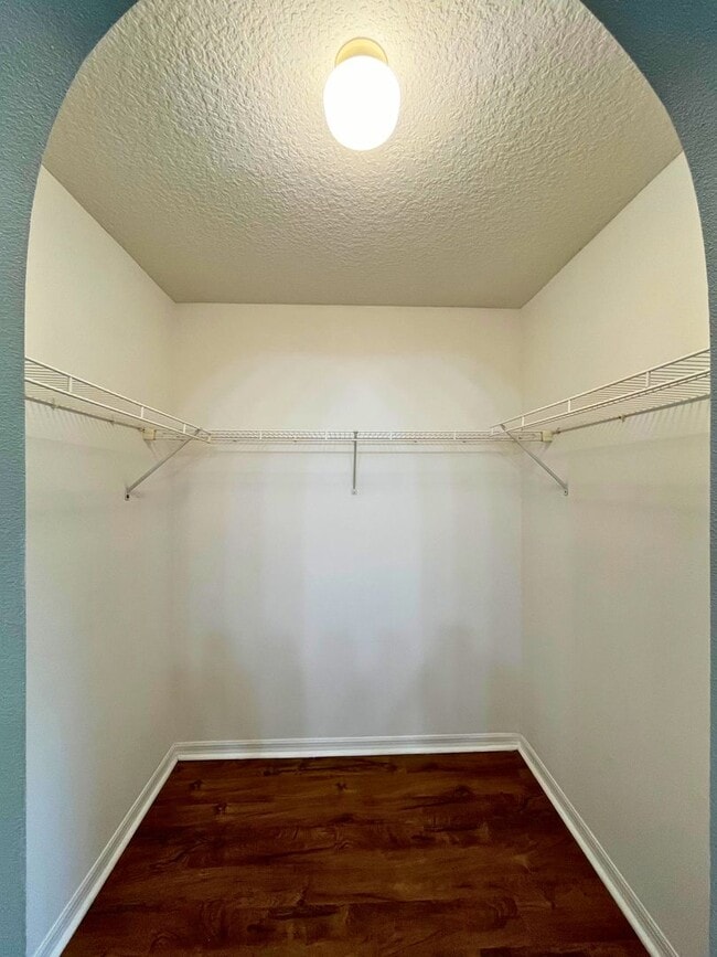 Building Photo - 3/2 with flex room & Fenced in yard