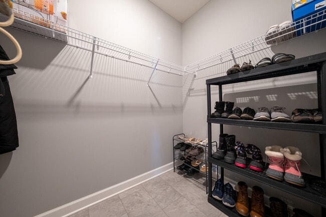 Building Photo - 6668 Coach House Ln