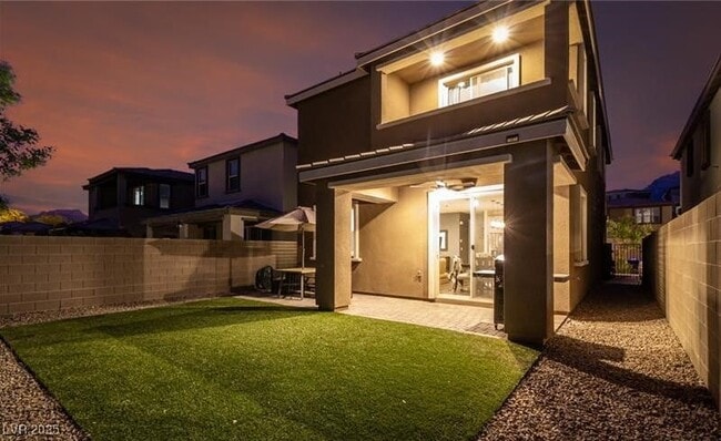 Building Photo - 12556 Skylight View St