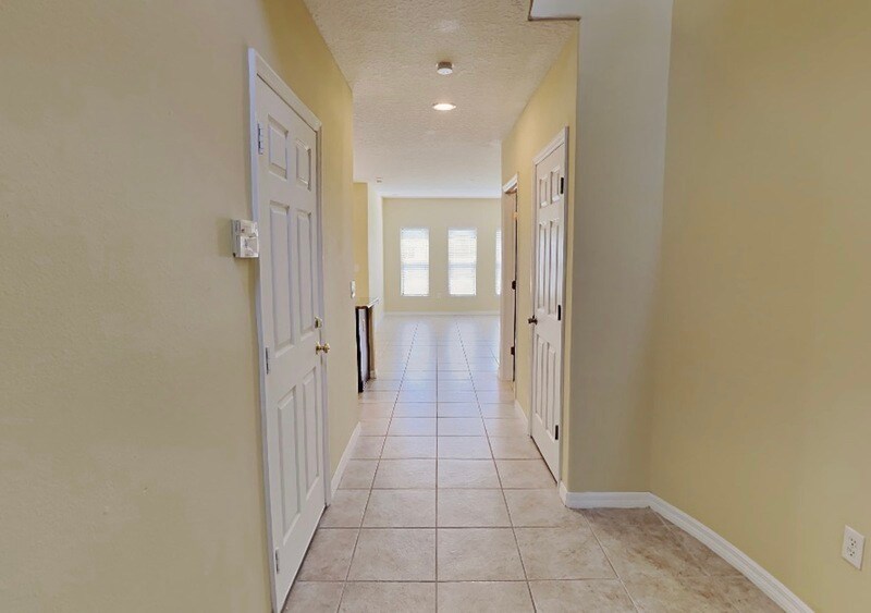 Building Photo - 3320 Windsor Lake Cir