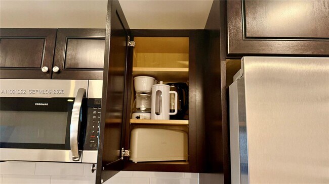 Building Photo - 555 NE 15th St