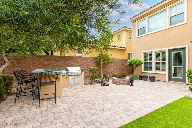 Building Photo - 58 Contrada Fiore Dr