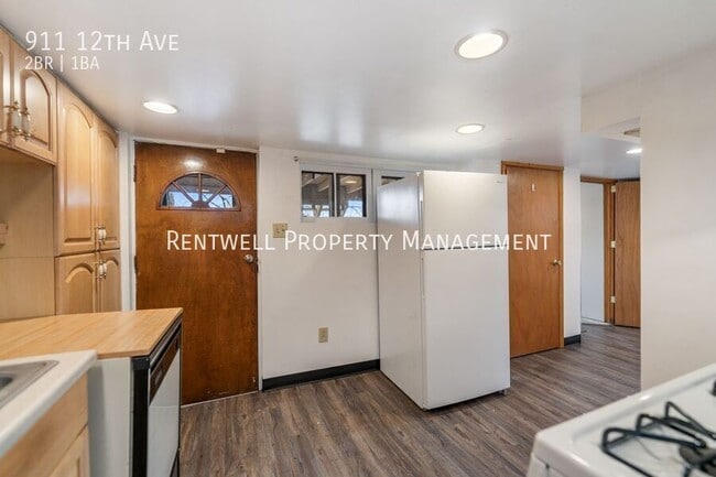 Building Photo - 911 12th Ave