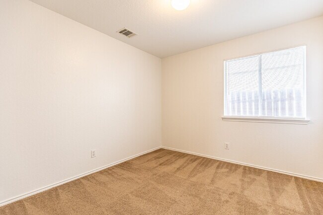 Building Photo - 2476 Medina Dr