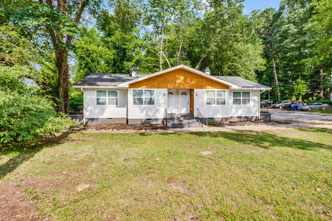 Building Photo - 2265 Columbia Dr