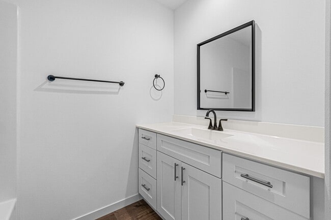 Building Photo - New build 4 bed 4 bath Condo