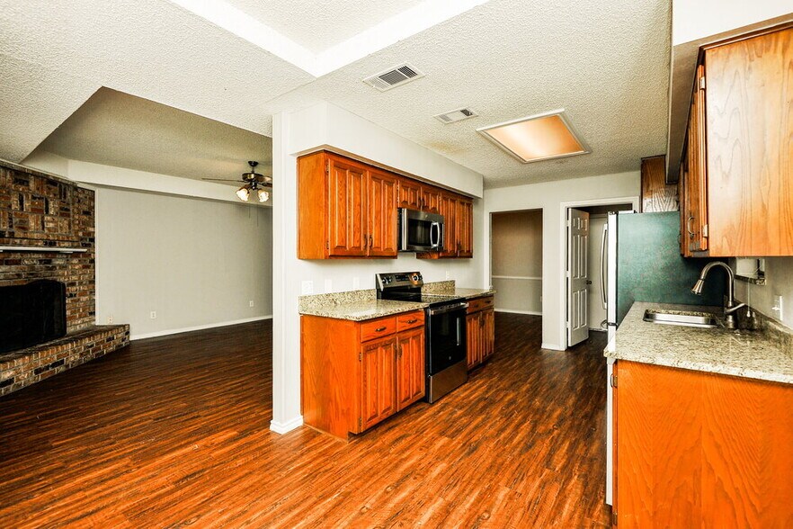Building Photo - 4909 Barberry Dr