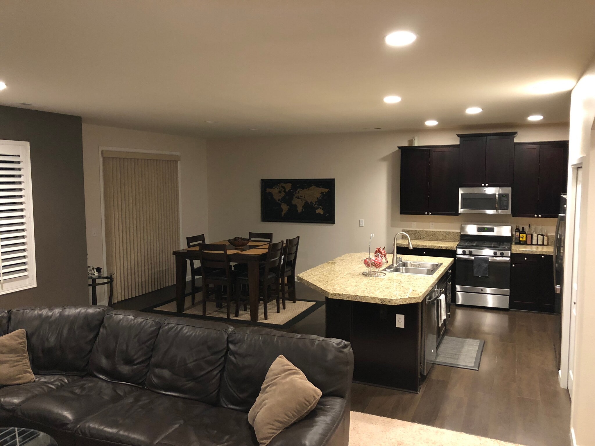 Dining area and kitchen - 7919 165th St Ct E