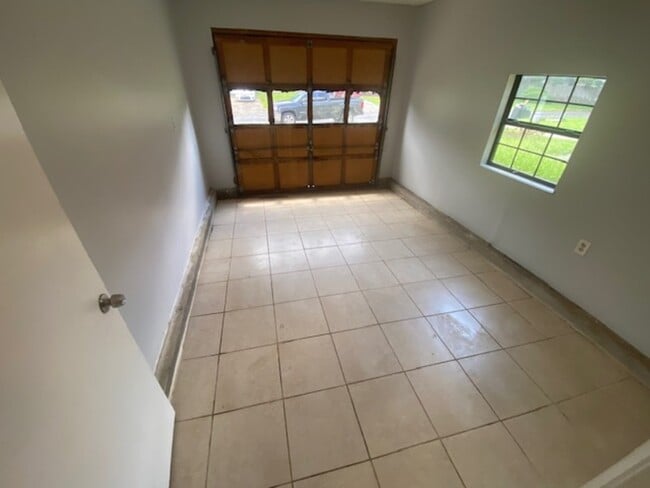 Building Photo - 2591 Malibu Cir