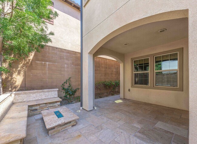 Building Photo - Expansive Portola Springs 4 Bedroom Home