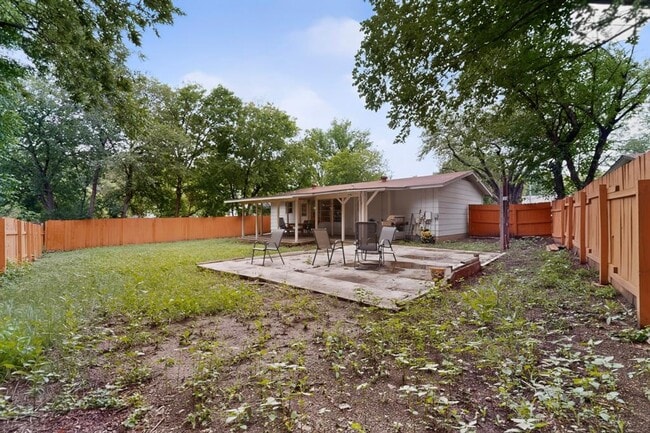 Building Photo - 9807 Dallum Dr