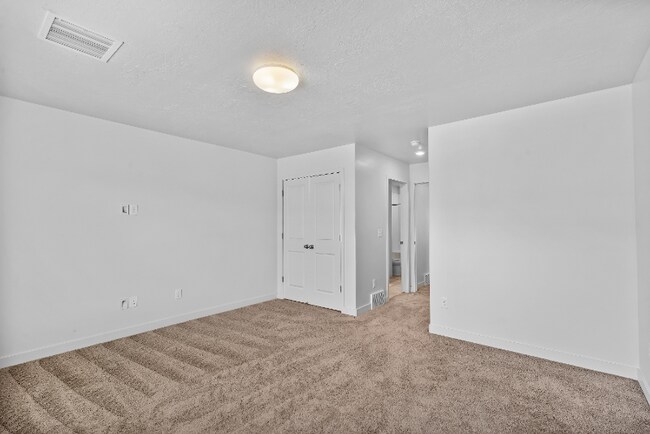 Building Photo - 4287 Golden Grv